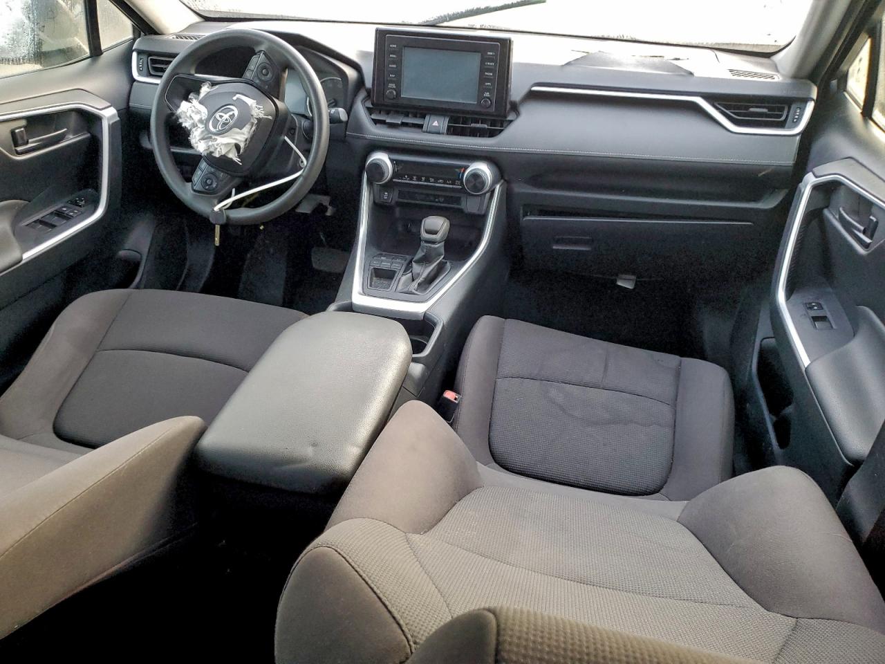 Toyota RAV4 Le Image 12