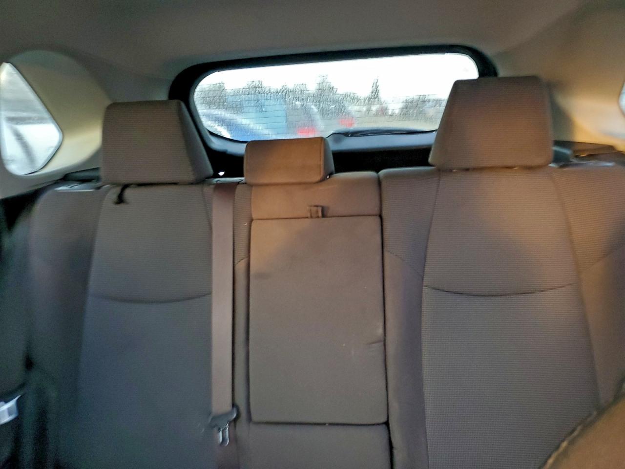 Toyota RAV4 Le Image 13