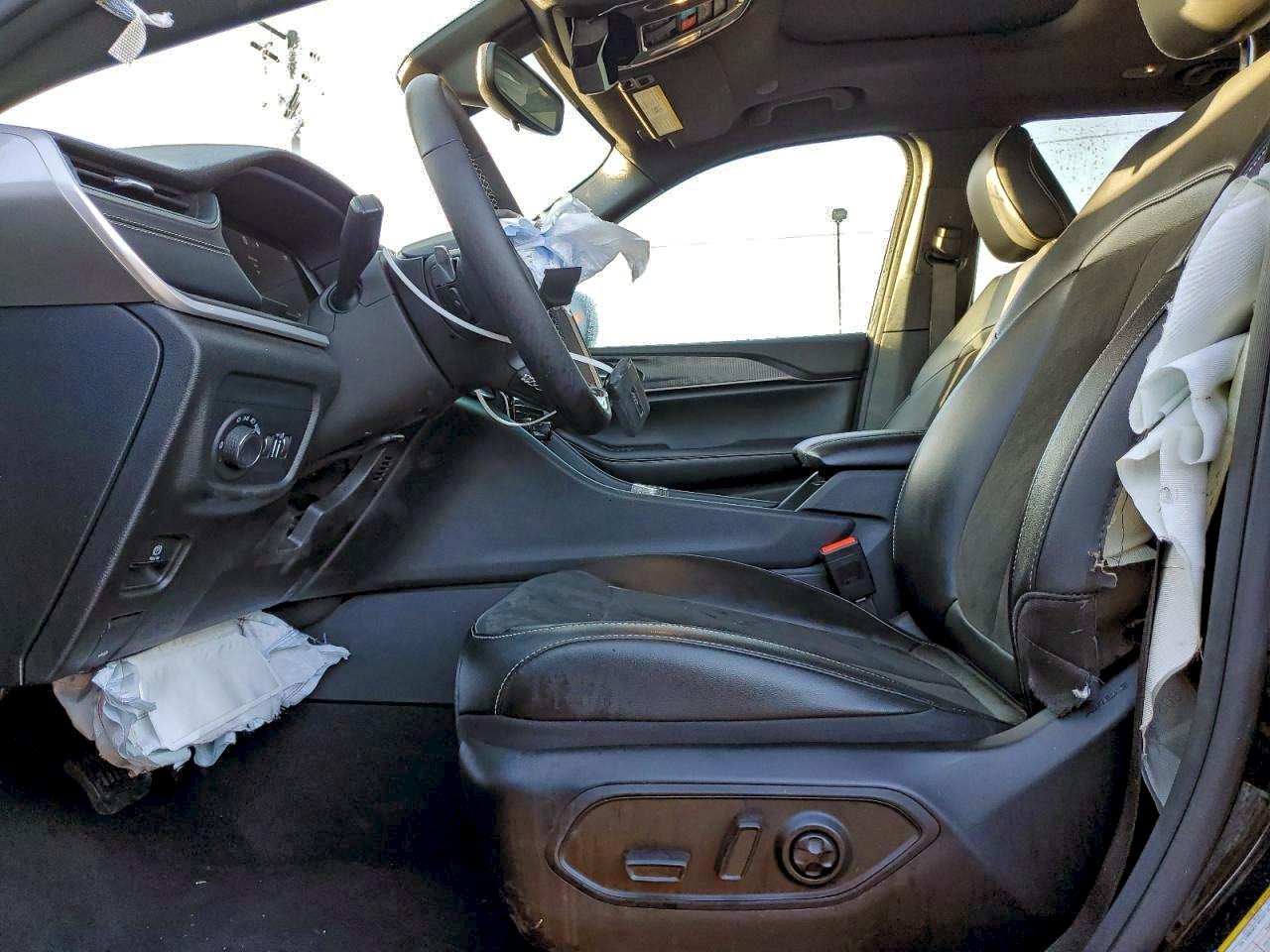 Jeep Grand Cherokee Laredo Image 8