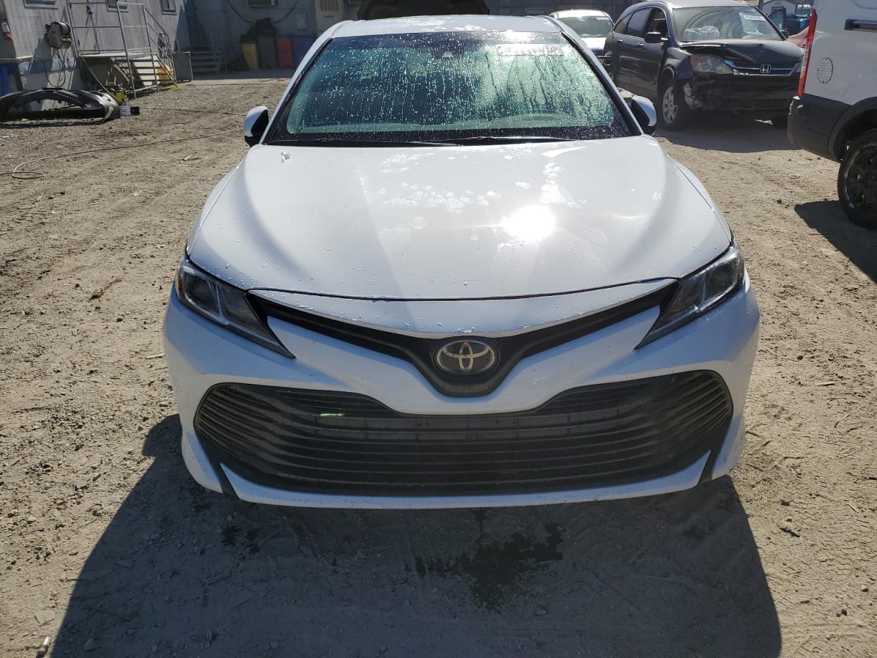 Toyota Camry L Image 2