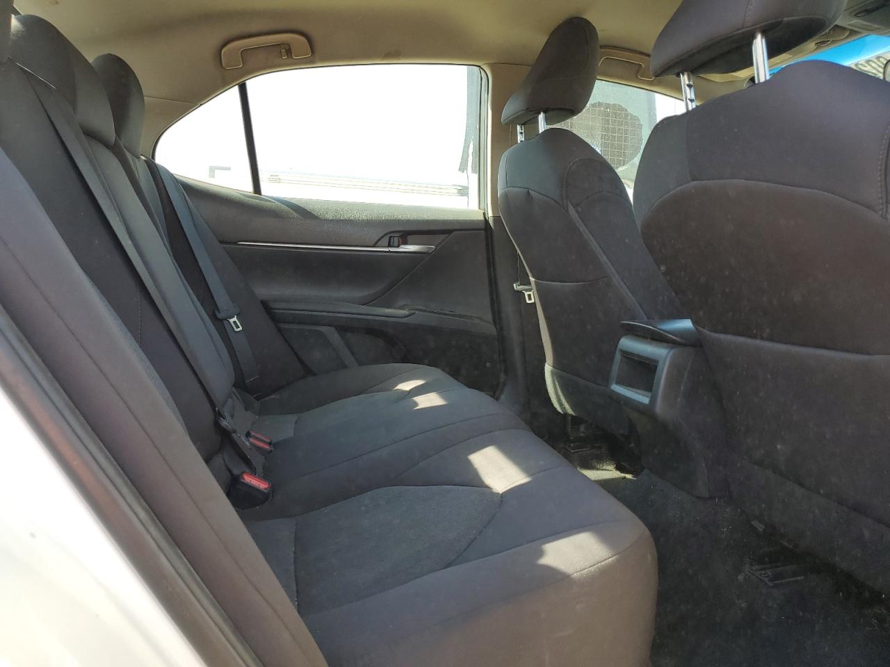 Toyota Camry L Image 6