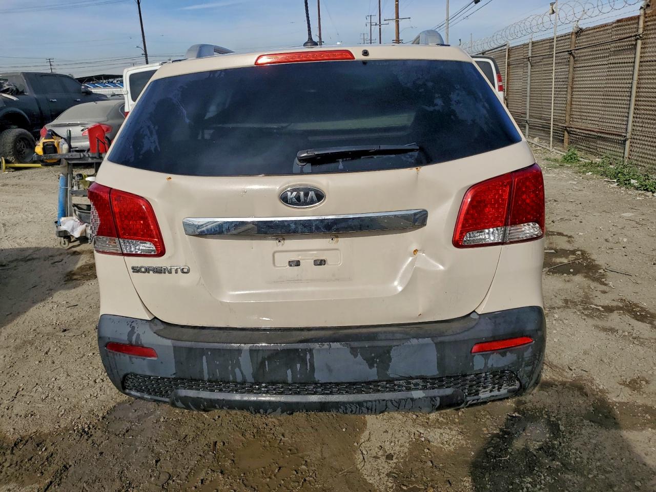 Kia Sorento Base Image 10