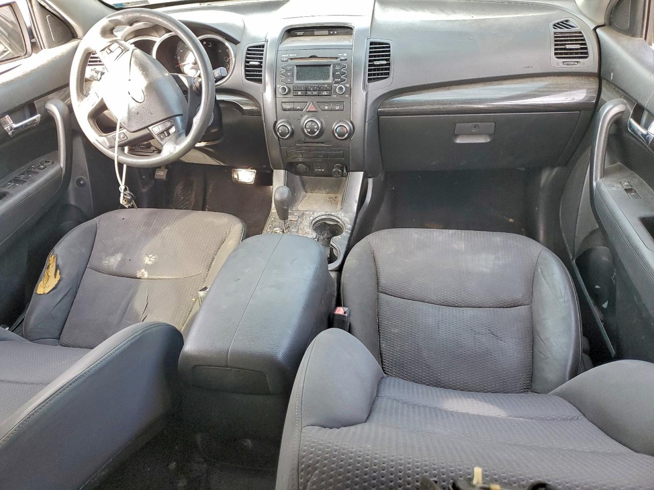 Kia Sorento Base Image 6