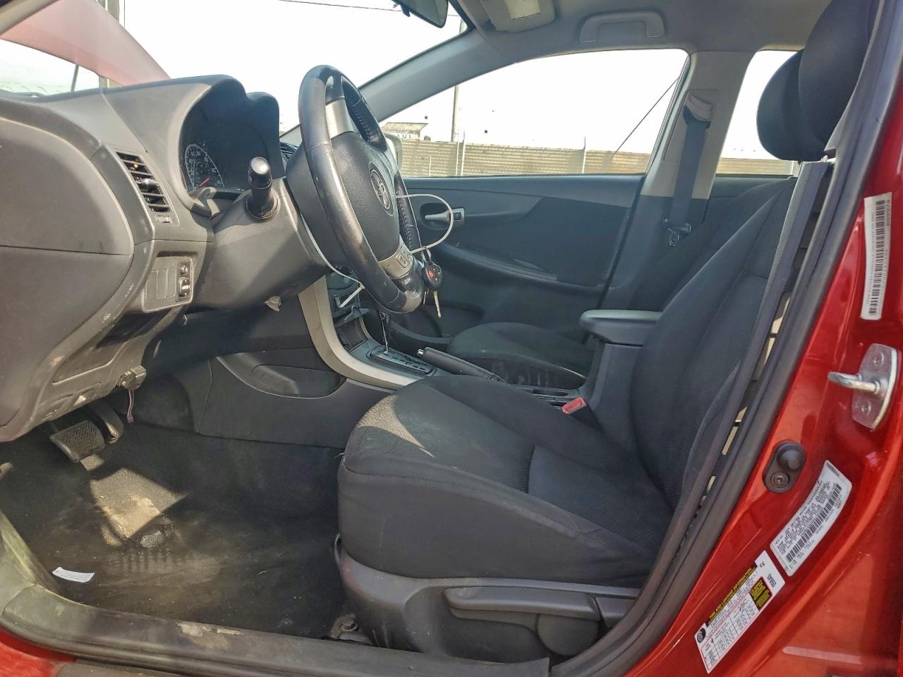 Toyota Corolla Base Image 9