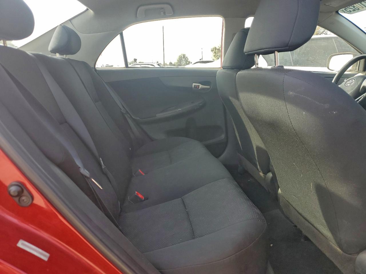 Toyota Corolla Base Image 10