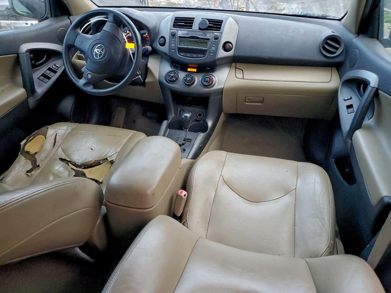 Toyota RAV4 Image 10