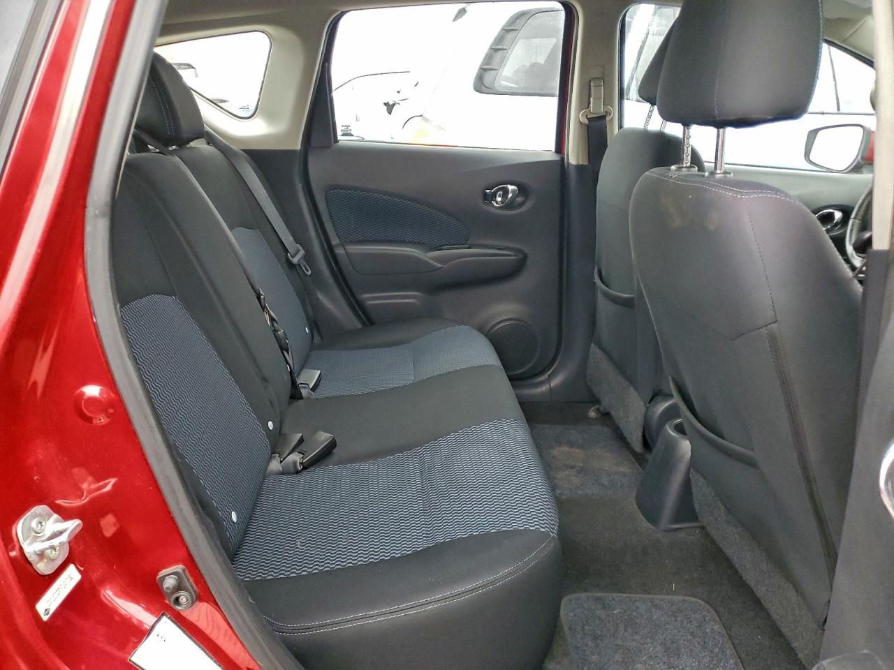Nissan Versa S Image 10
