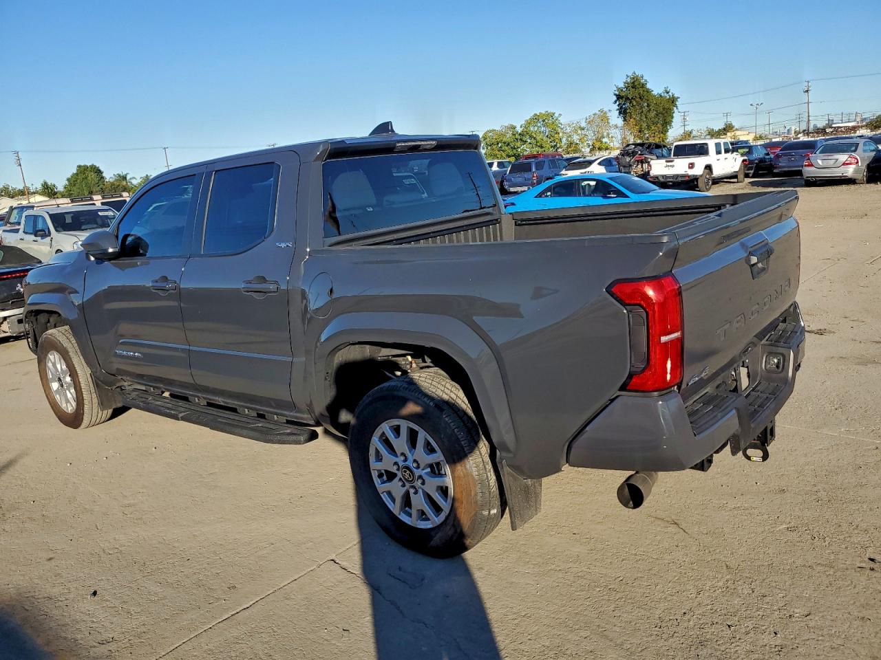 Toyota Tacoma Double Cab Image 2