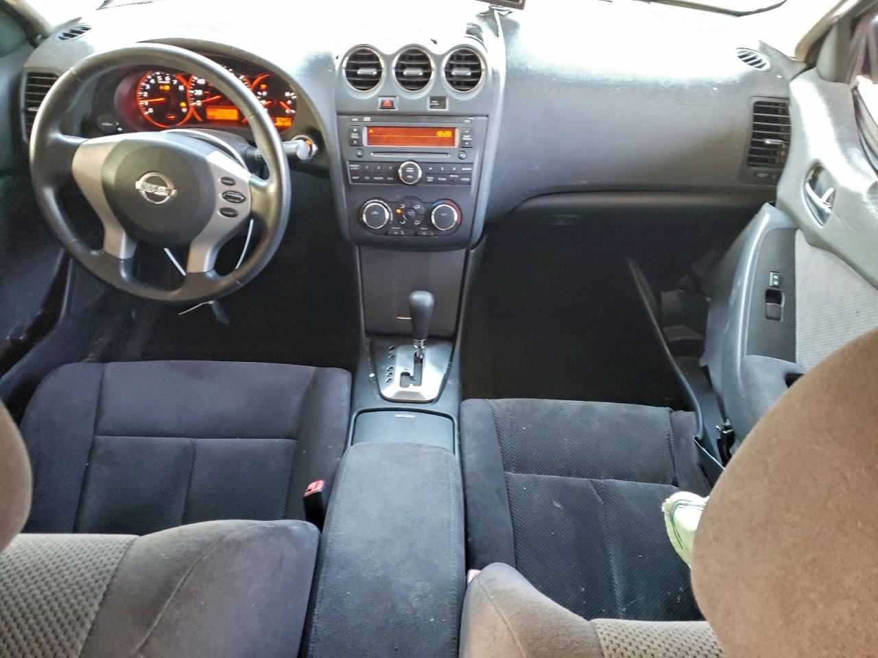 Nissan Altima 2.5 Image 6