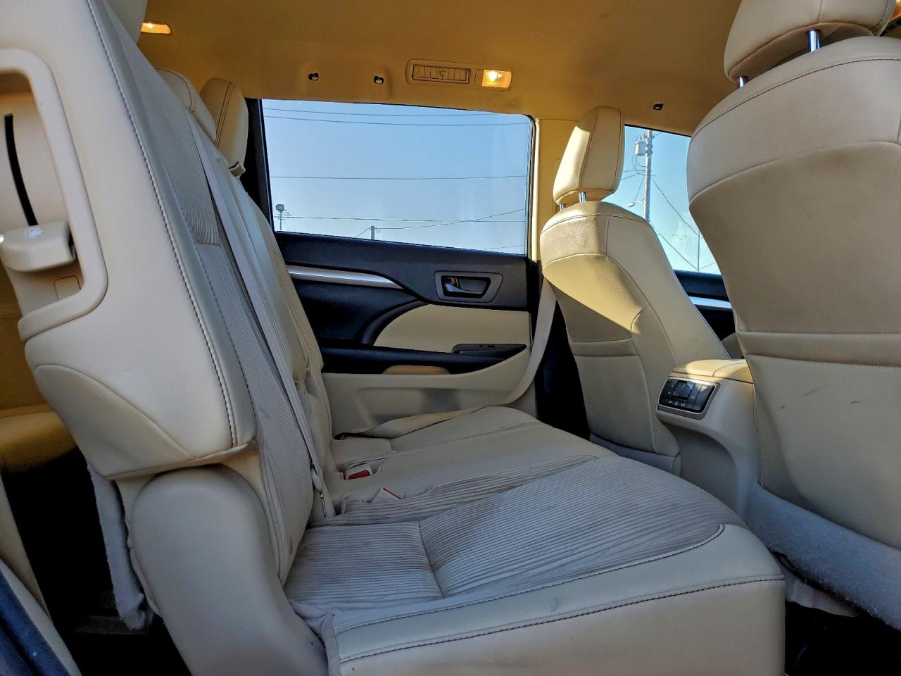 Toyota Highlander Le Image 9