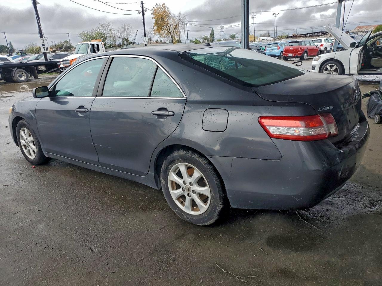 Toyota Camry Base Image 2