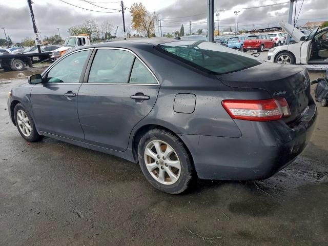 Toyota Camry Base Image 2