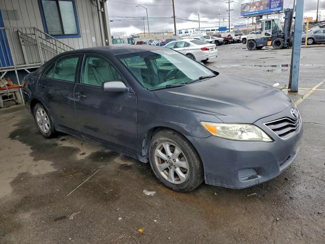 Toyota Camry Base Image 3