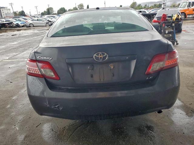 Toyota Camry Base Image 7