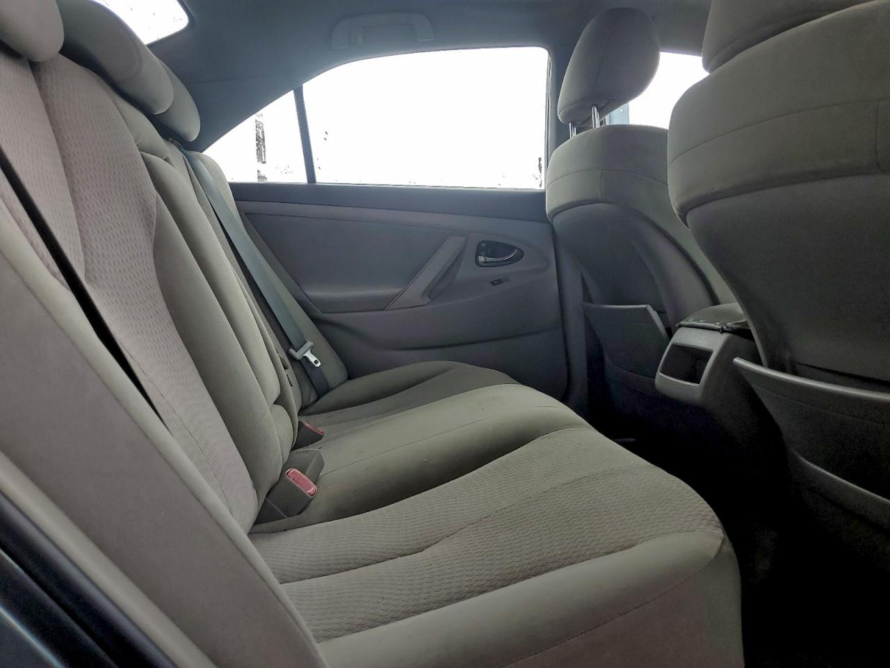 Toyota Camry Base Image 8