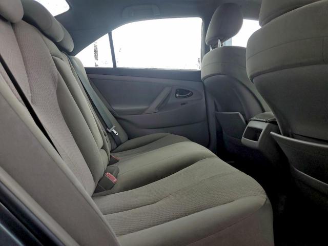 Toyota Camry Base Image 8