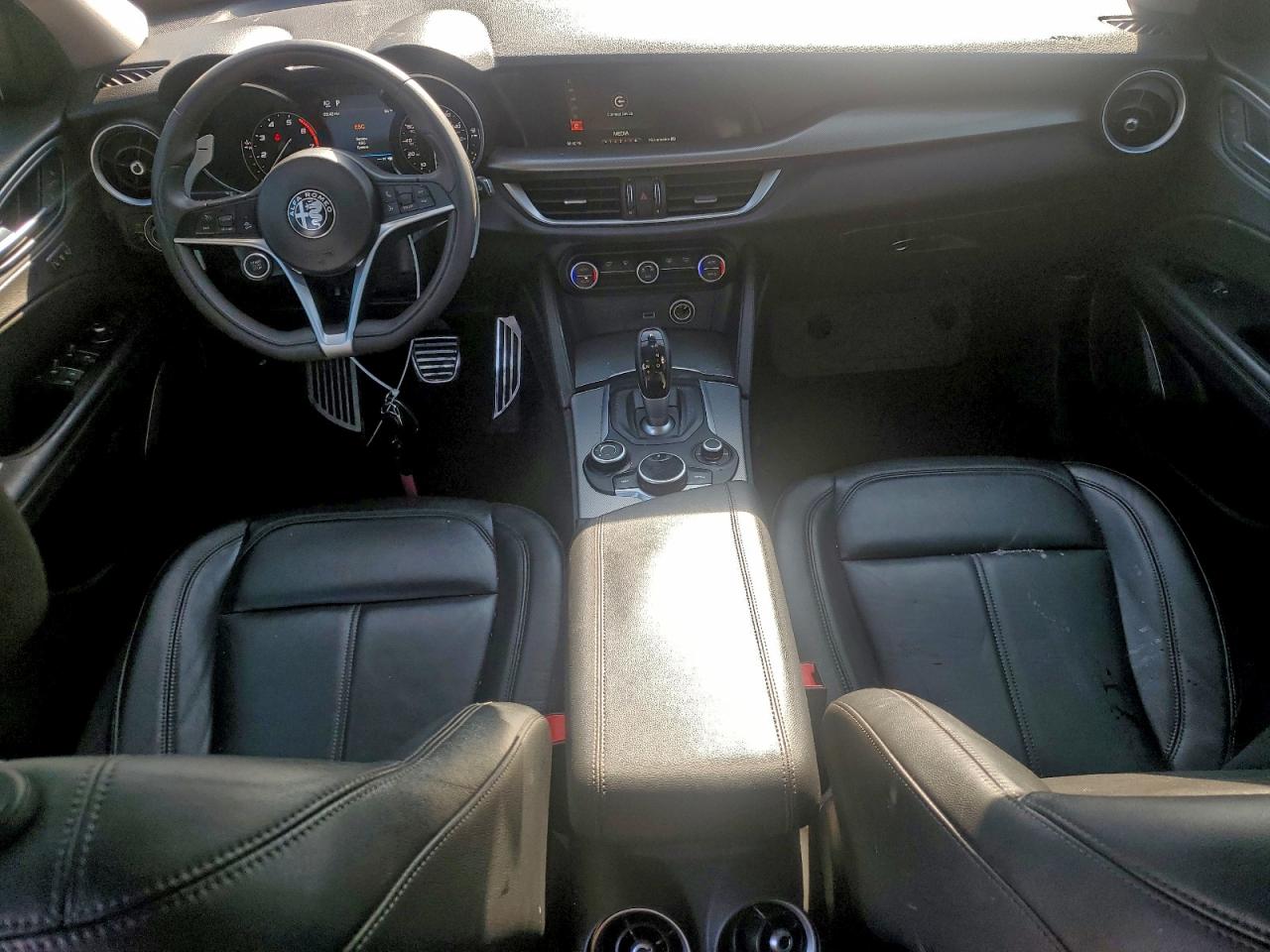 Alfa Romeo Stelvio Image 8