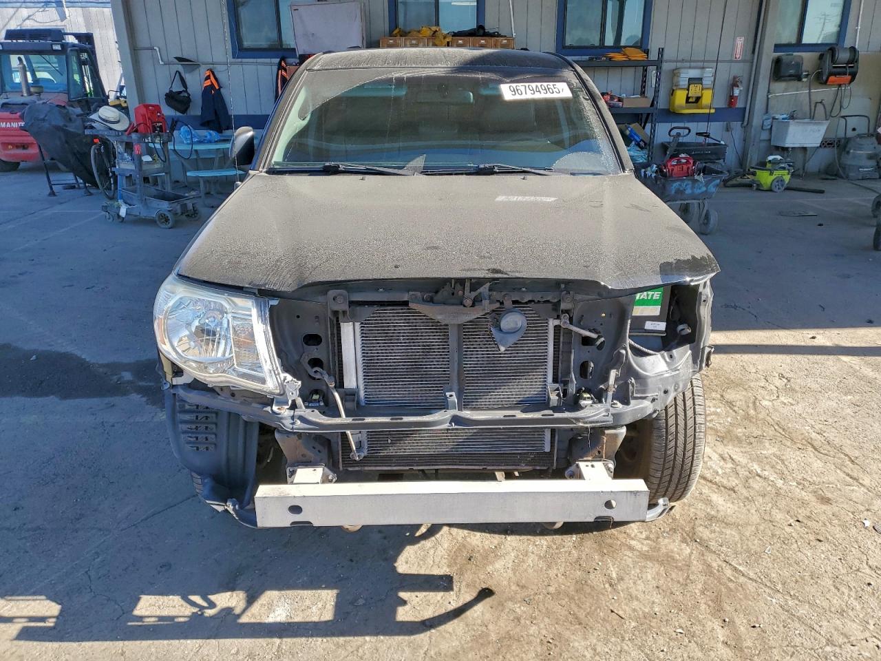 Toyota Tacoma Image 4