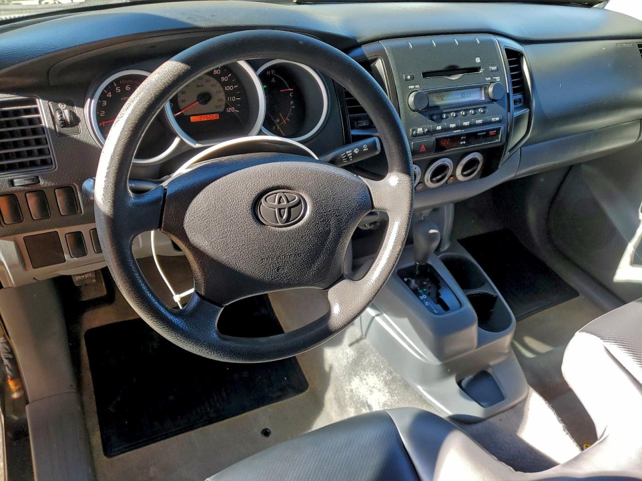 Toyota Tacoma Image 5