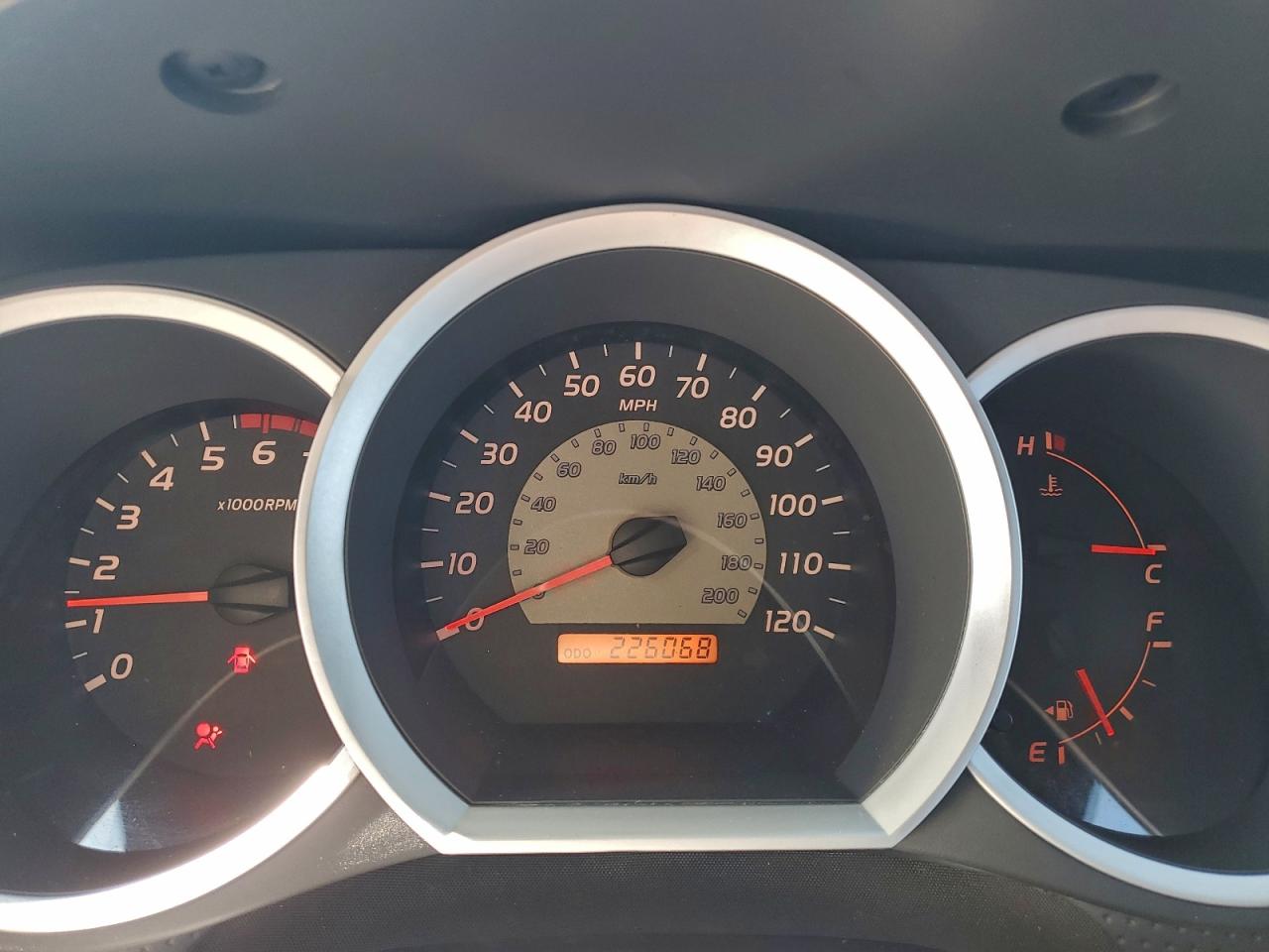 Toyota Tacoma Image 7