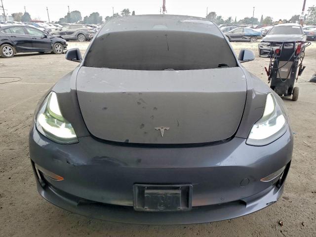 Tesla Model 3 Image 4