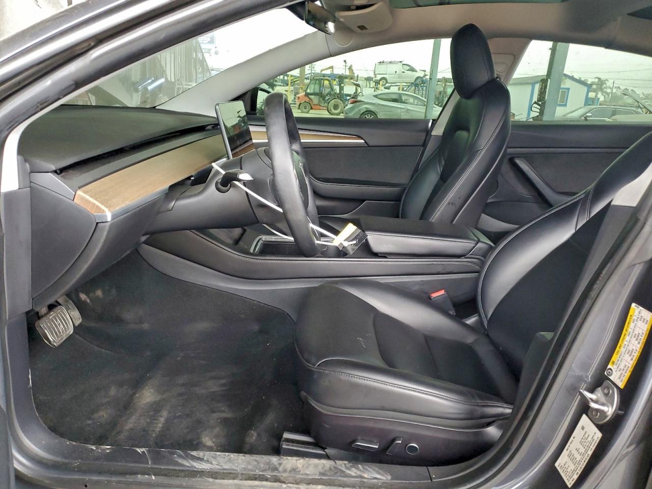 Tesla Model 3 Image 12