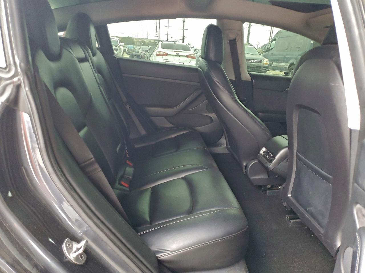 Tesla Model 3 Image 8