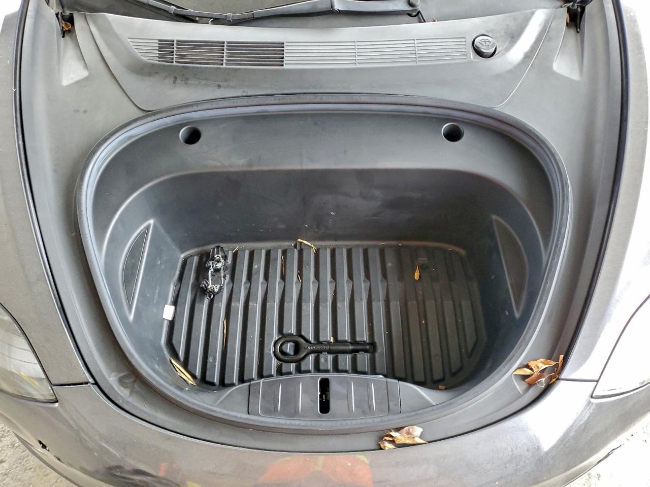 Tesla Model 3 Image 9