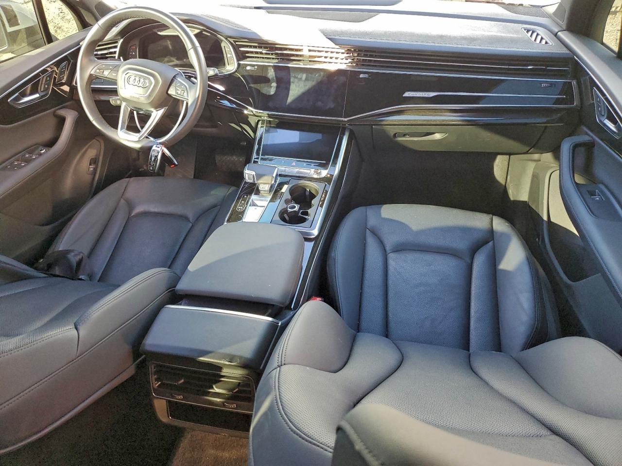 Audi Q7 Prestige Image 12