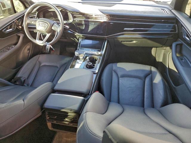 Audi Q7 Prestige Image 12