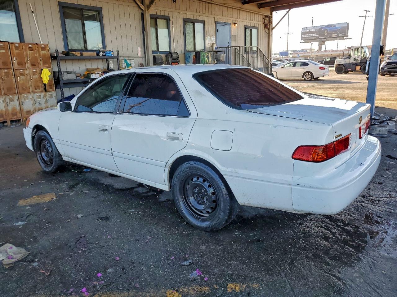 Toyota Camry Ce Image 2