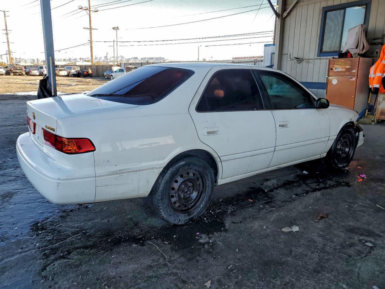 Toyota Camry Ce Image 3