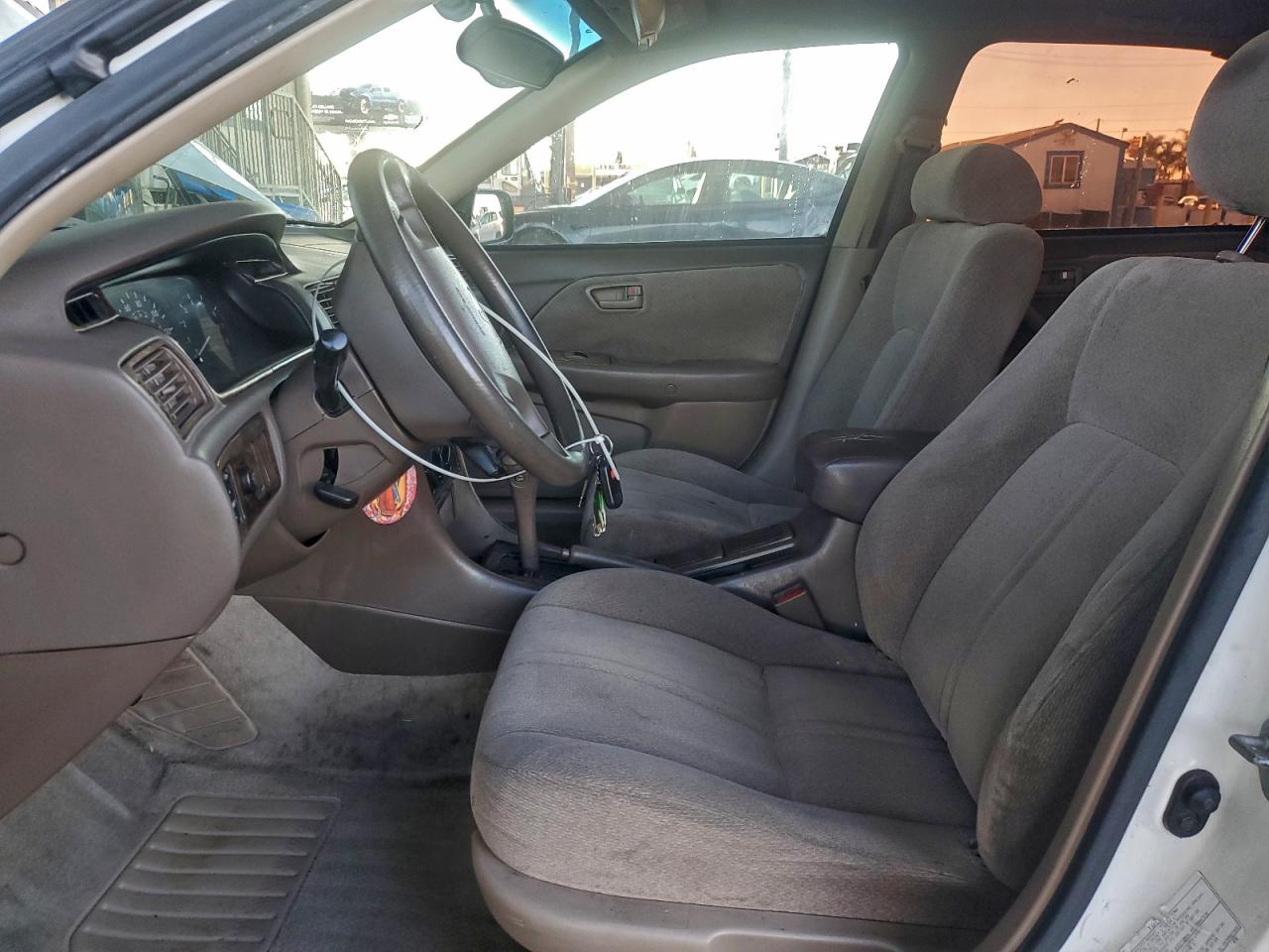 Toyota Camry Ce Image 4