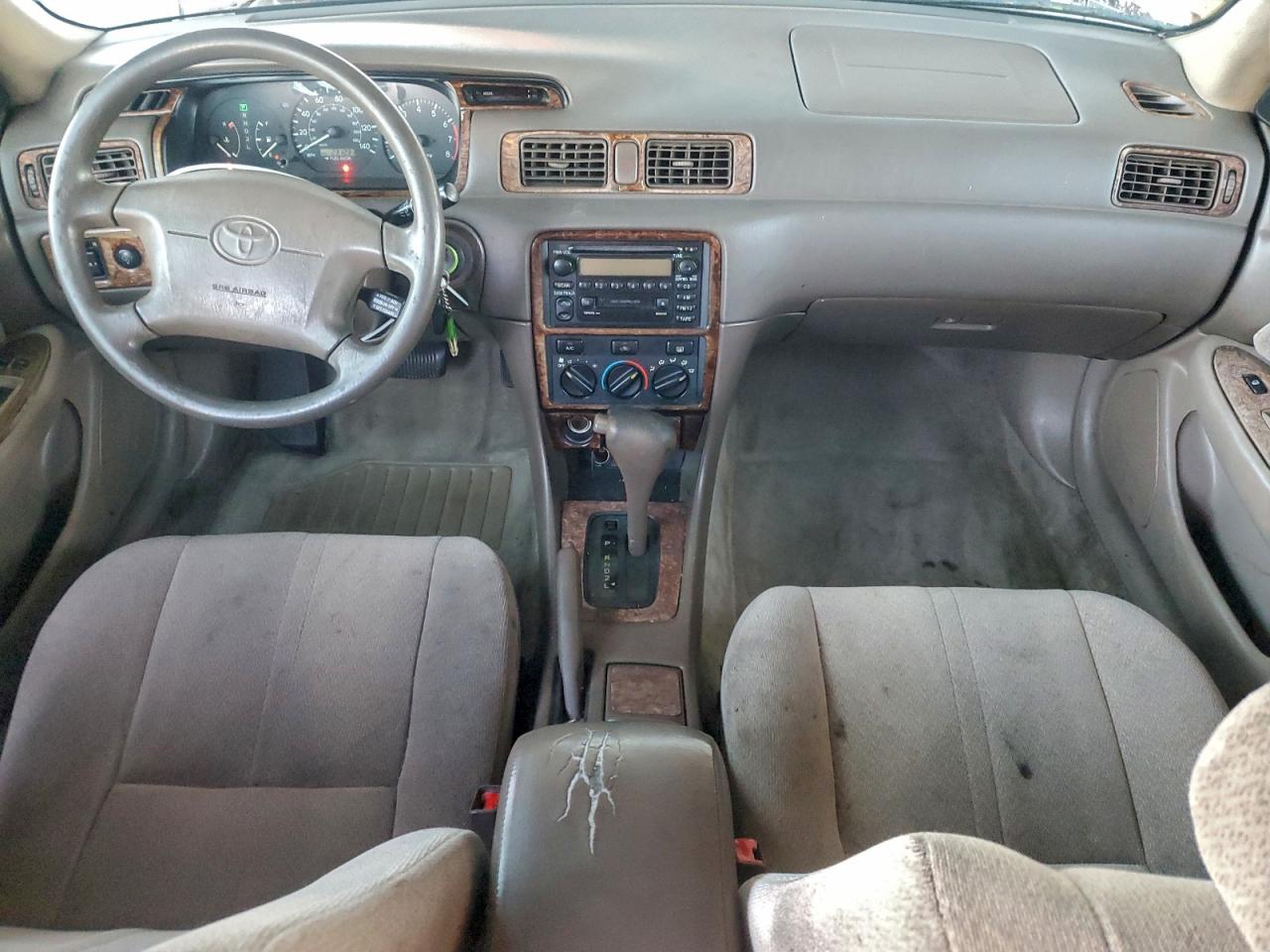 Toyota Camry Ce Image 7