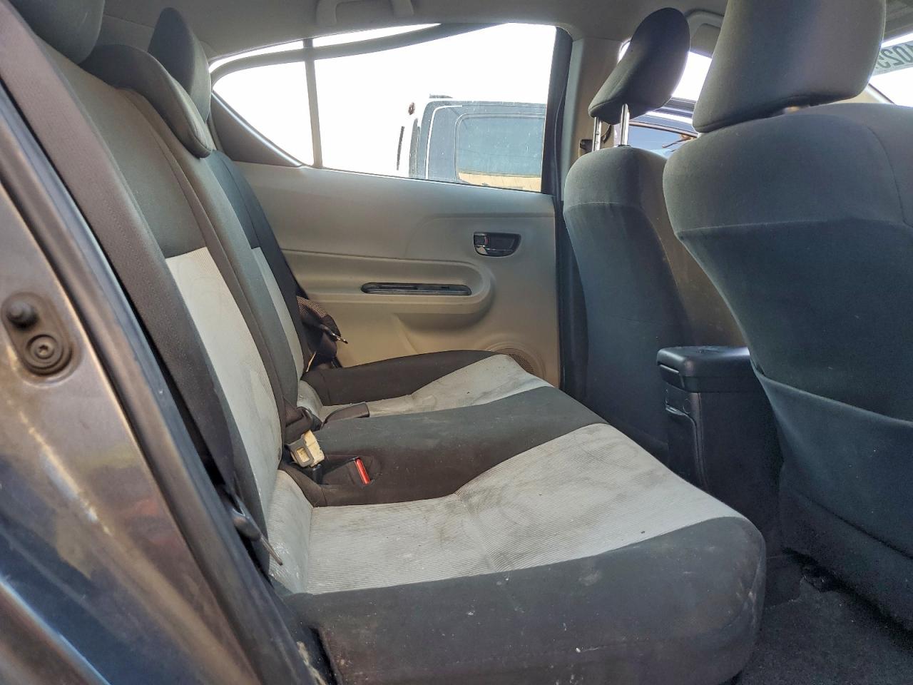 Toyota Prius Image 12