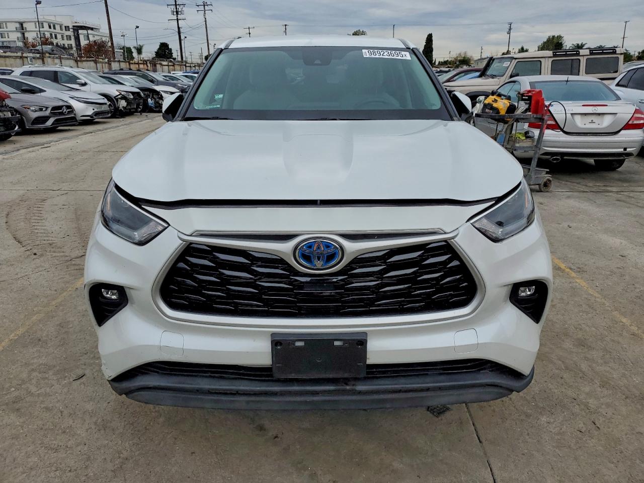 Toyota Highlander Hybrid Le Image 6