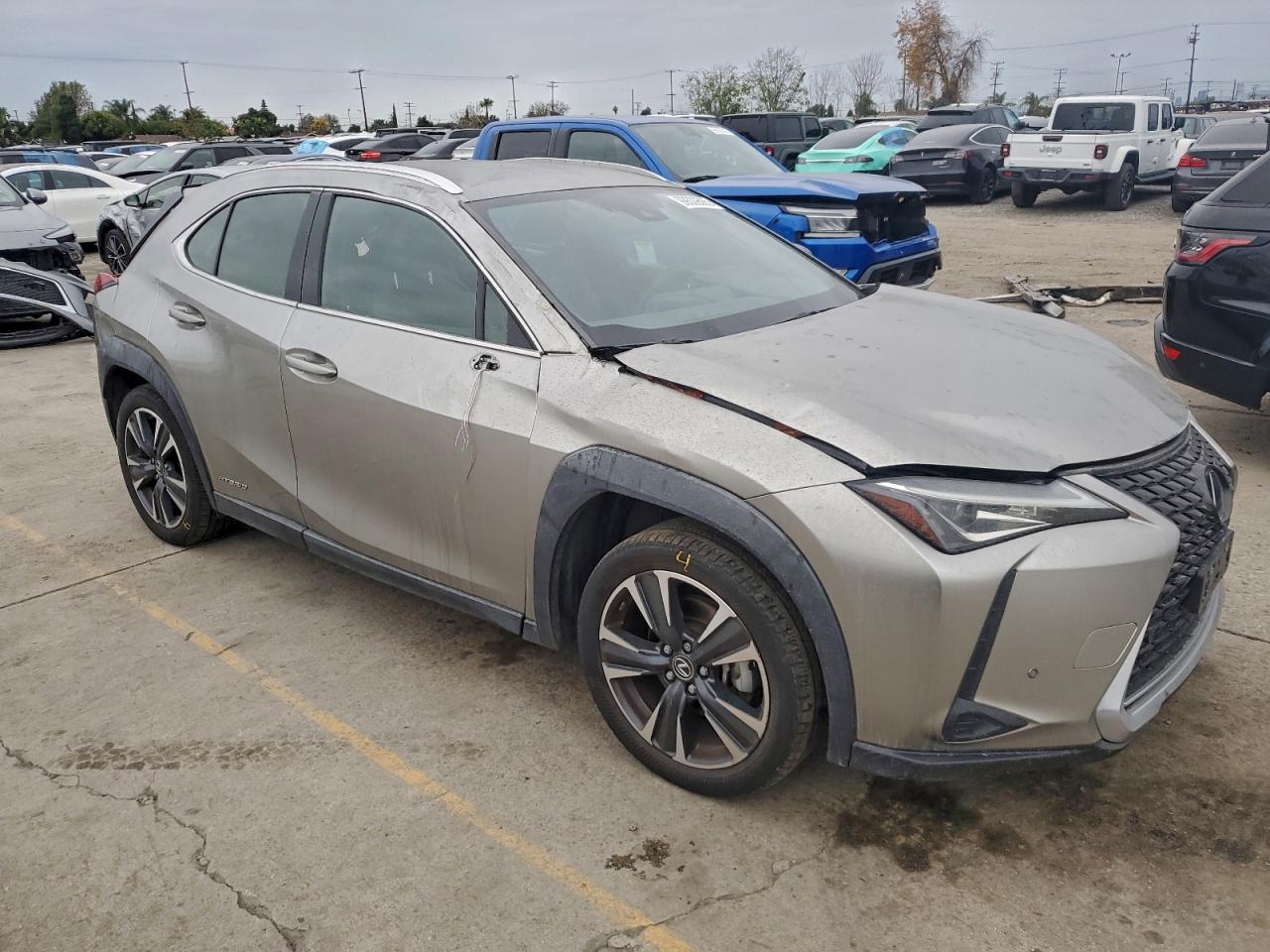 Lexus Ux 250h Base Image 11
