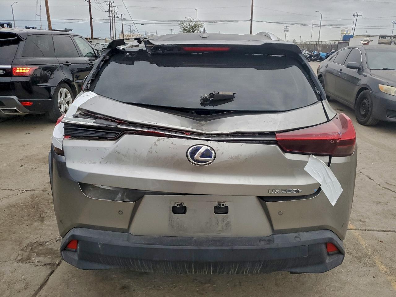 Lexus Ux 250h Base Image 3