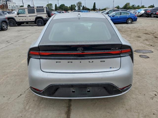 Toyota Prius Le Image 12