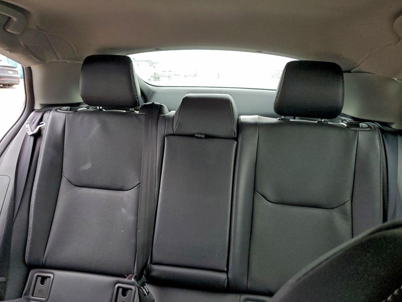 Toyota Prius Le Image 11