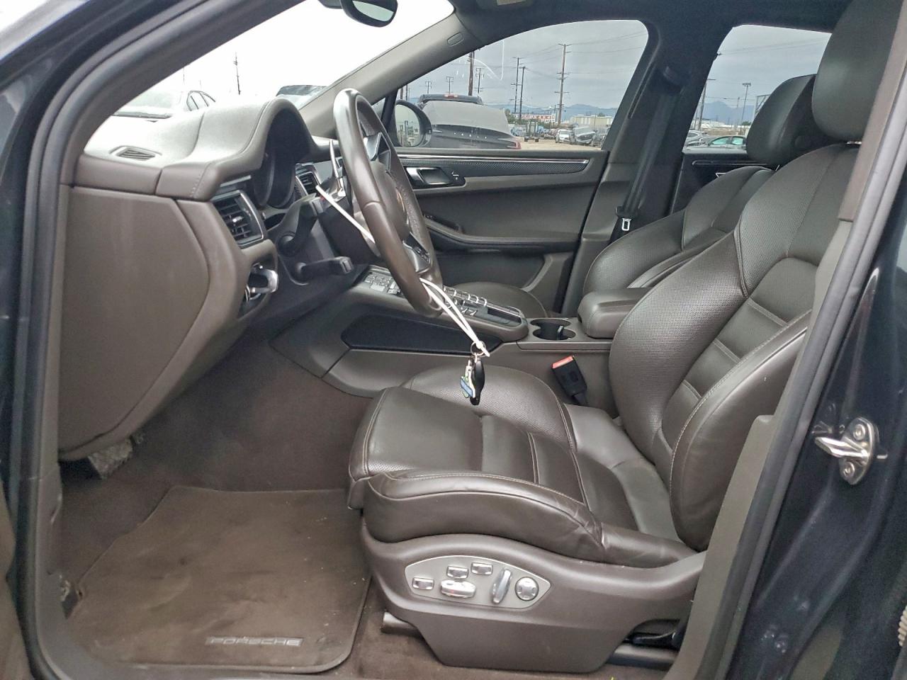 Porsche Macan S Image 8