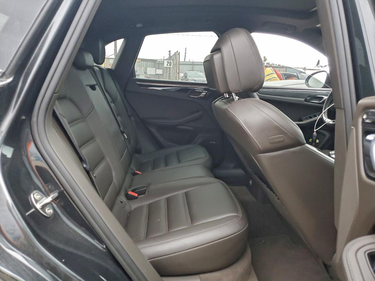 Porsche Macan S Image 2