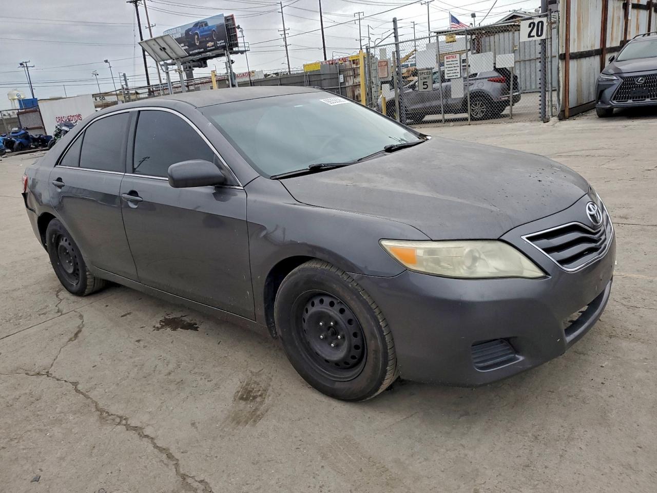 Toyota Camry Base Image 2