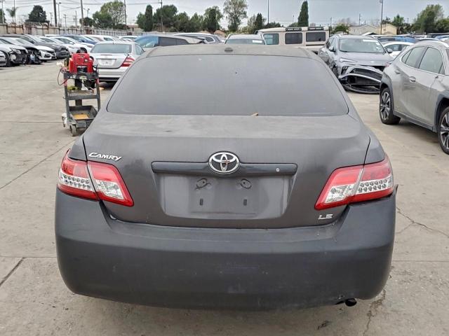 Toyota Camry Base Image 10