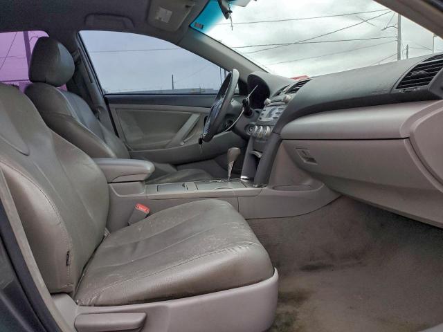 Toyota Camry Base Image 9