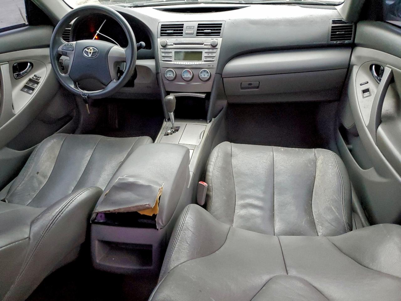Toyota Camry Base Image 5