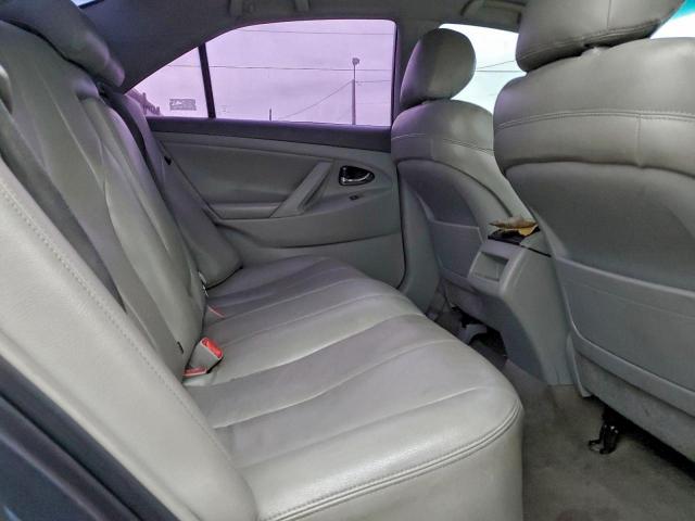 Toyota Camry Base Image 8