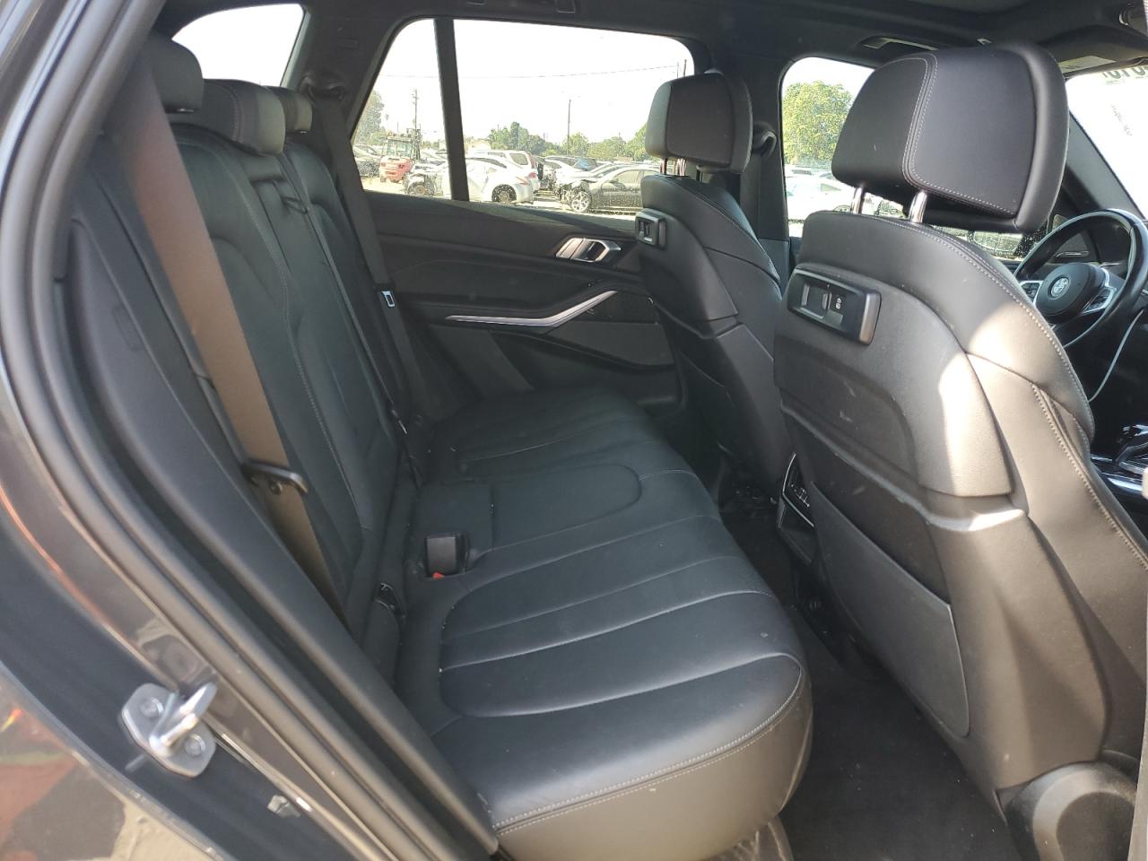 BMW X Series M50i Image 9