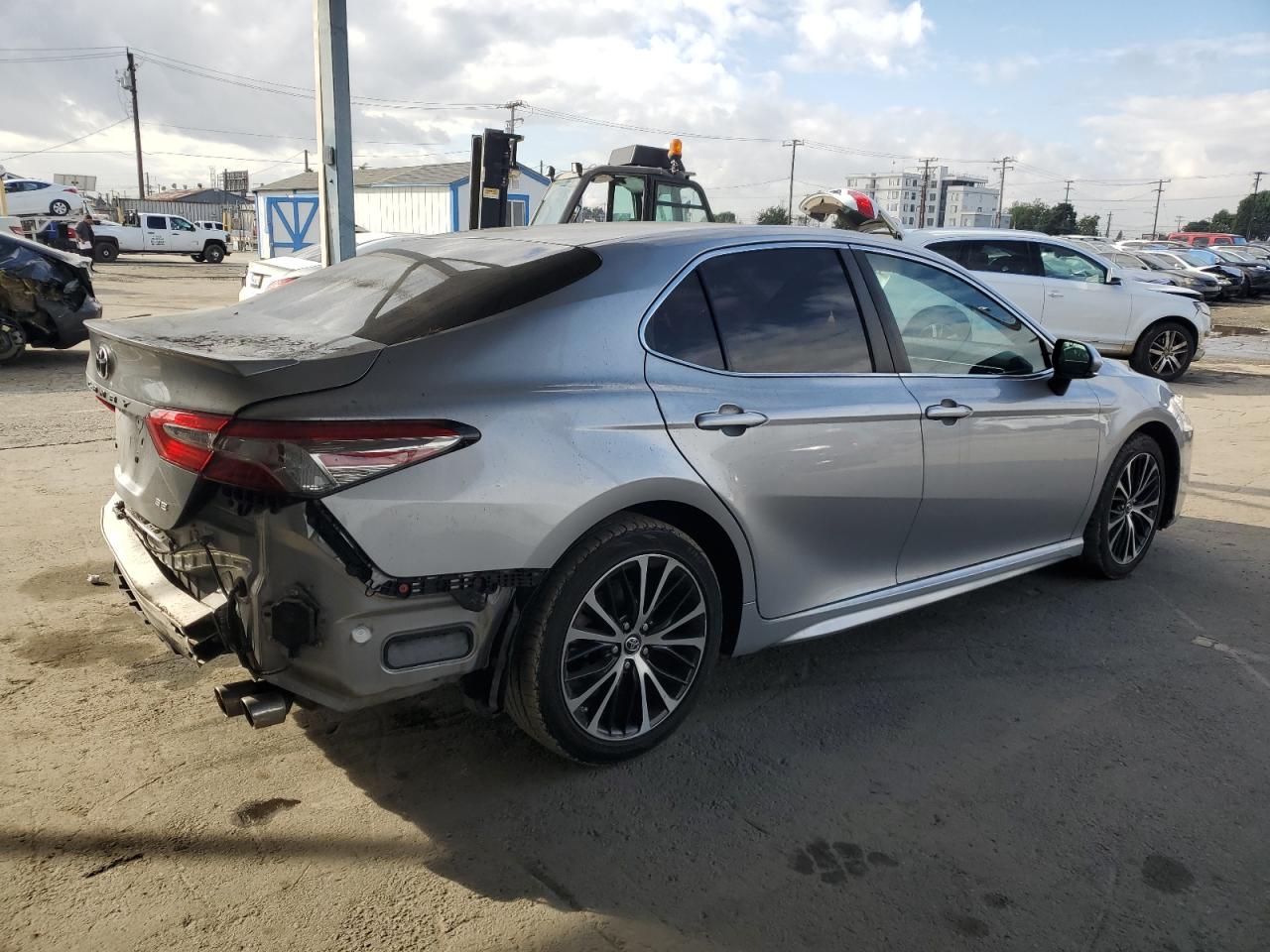 Toyota Camry L Image 3