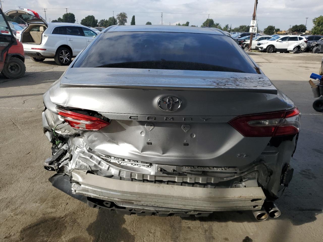 Toyota Camry L Image 10